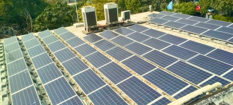 El avance de la transición a las energías renovables es muy lento