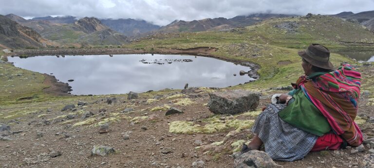 Cuando la nieve desaparece, las comunidades siembran agua